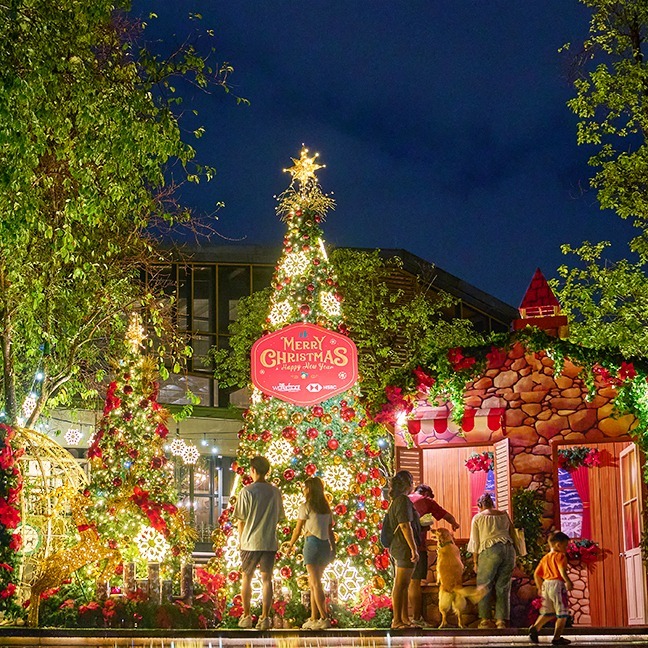 Entrance - The Waterfront Desa ParkCity’s year-end light up festival