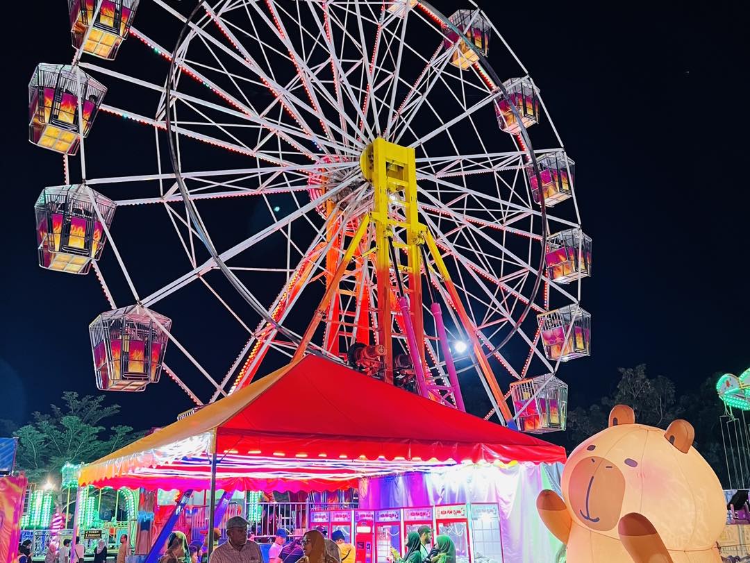 Ferris Wheel - UK Fun Park in Kajang
