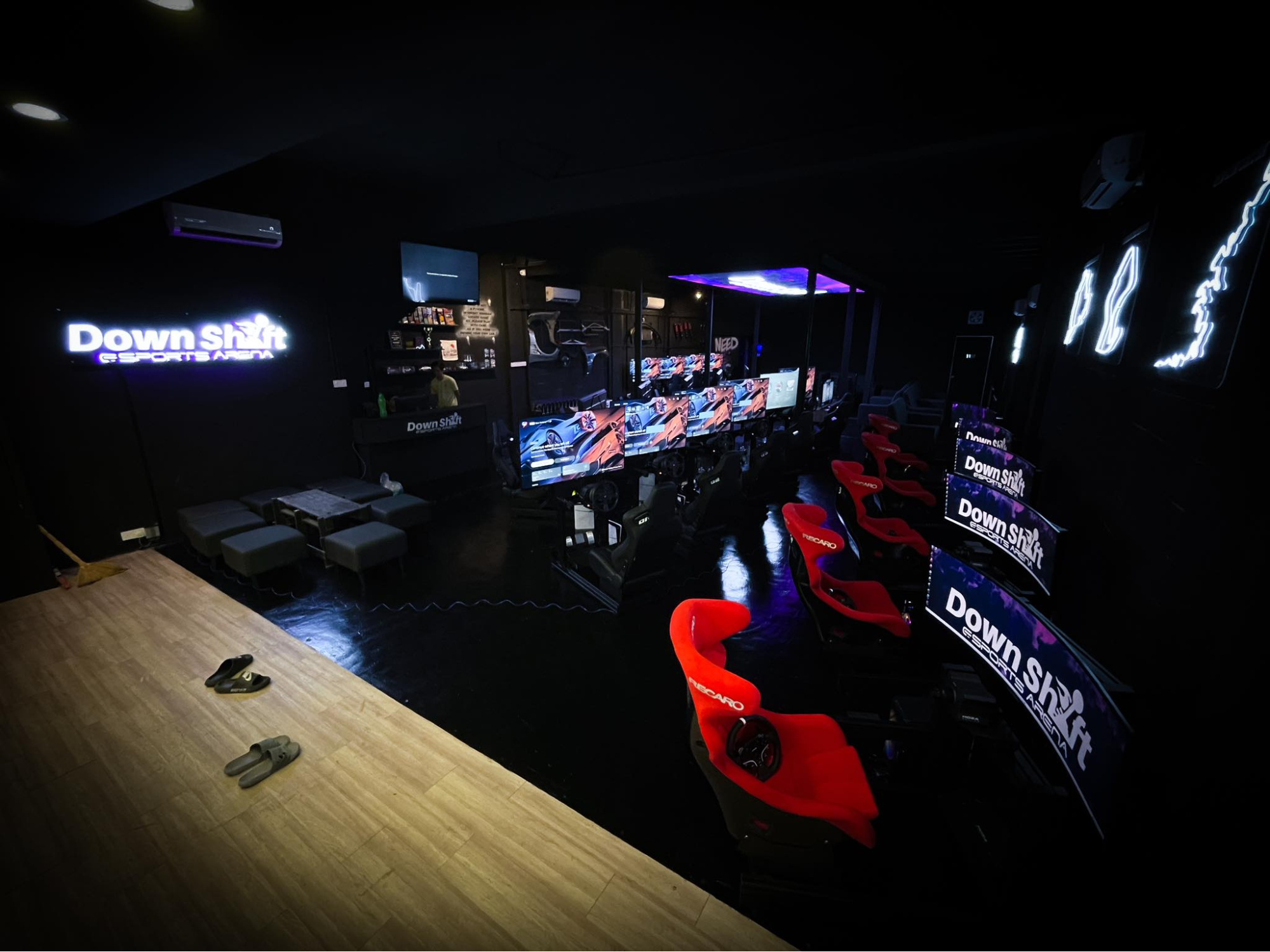 DownShift E-Sports Arena - arena