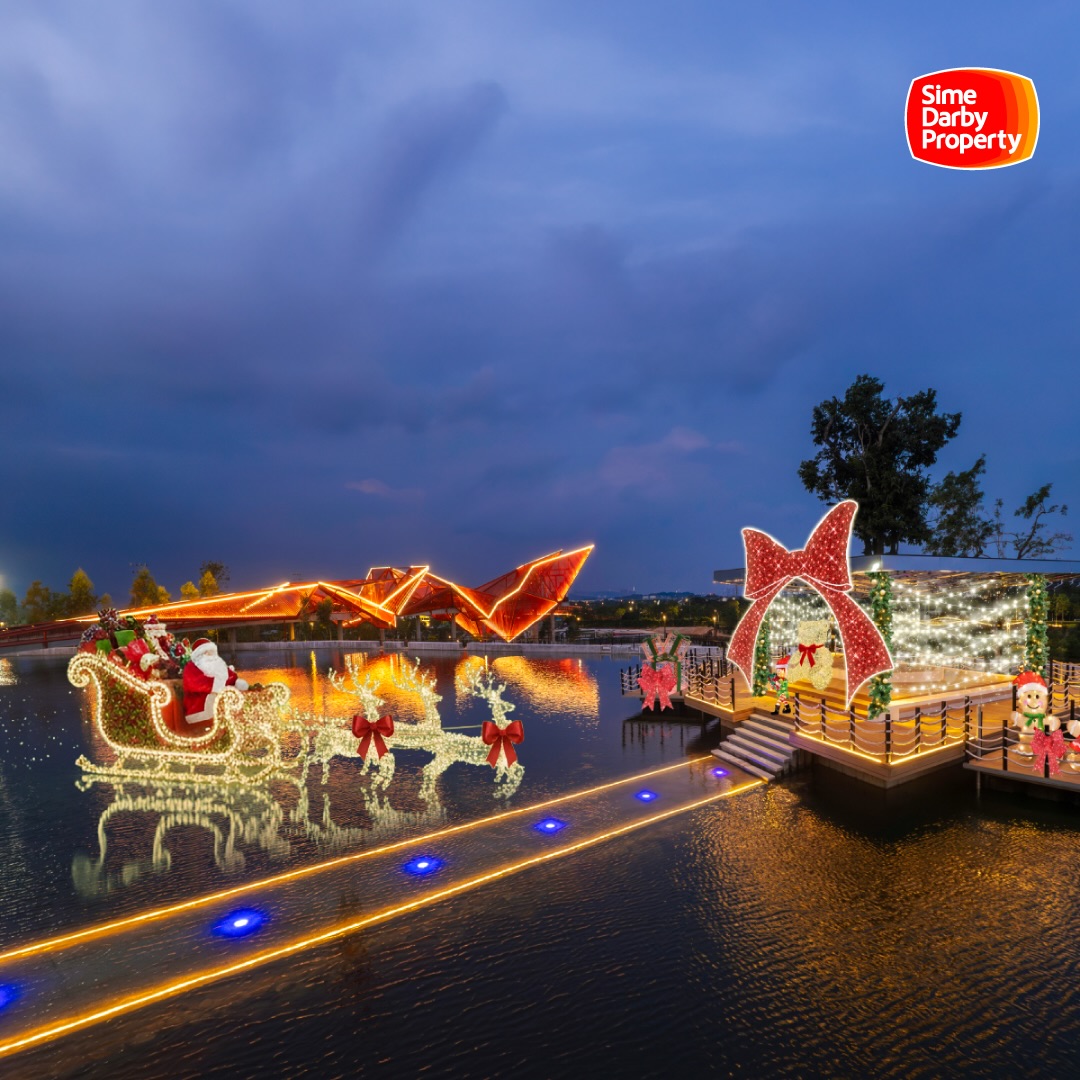 Floating village - Floating Santa Village at Elmina Lakeside mall
