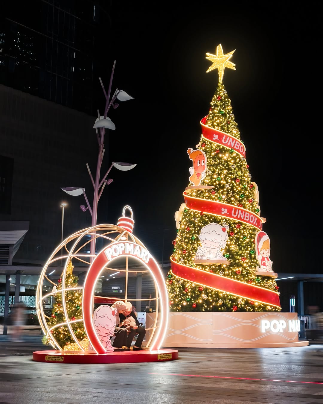 klang valley christmas mall displays - pop mart christmas tree