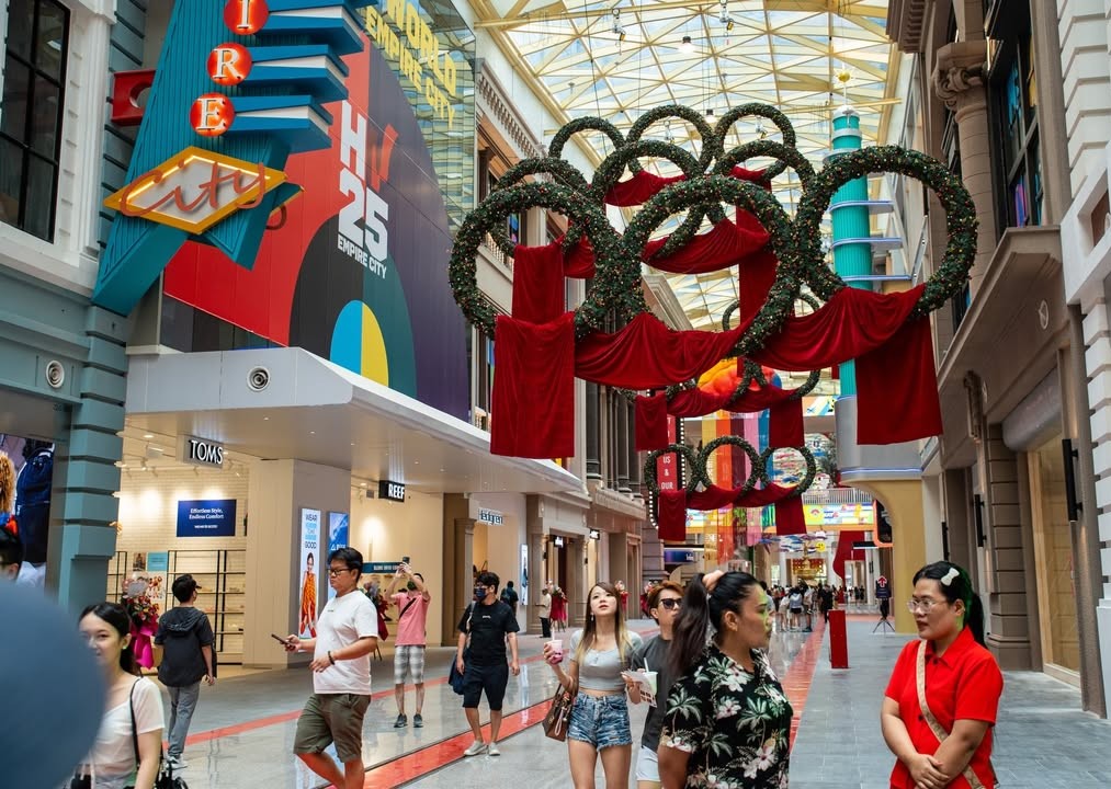 klang valley christmas mall displays - hextar world city 