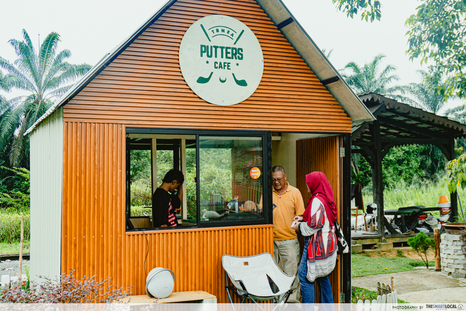 putters cafe - cafe storefront