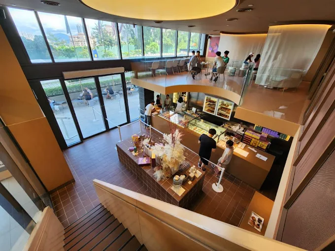 the met corporate towers food - lacher