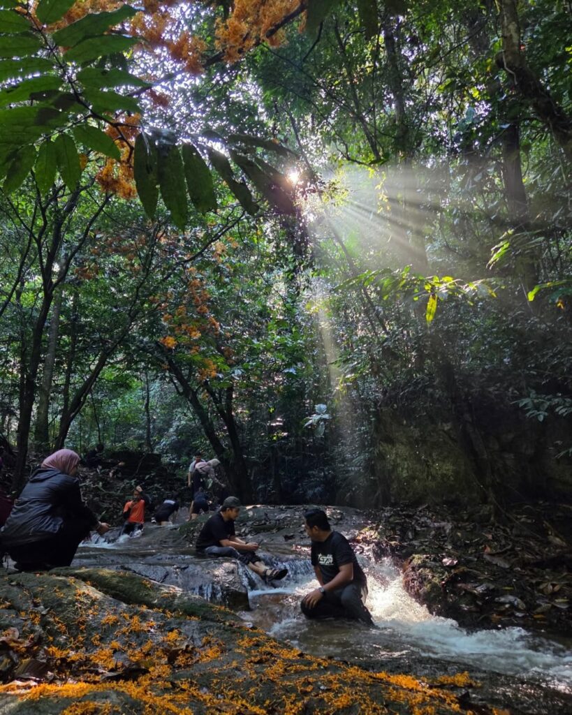 Activity & Hobby Clubs-slow hikers club