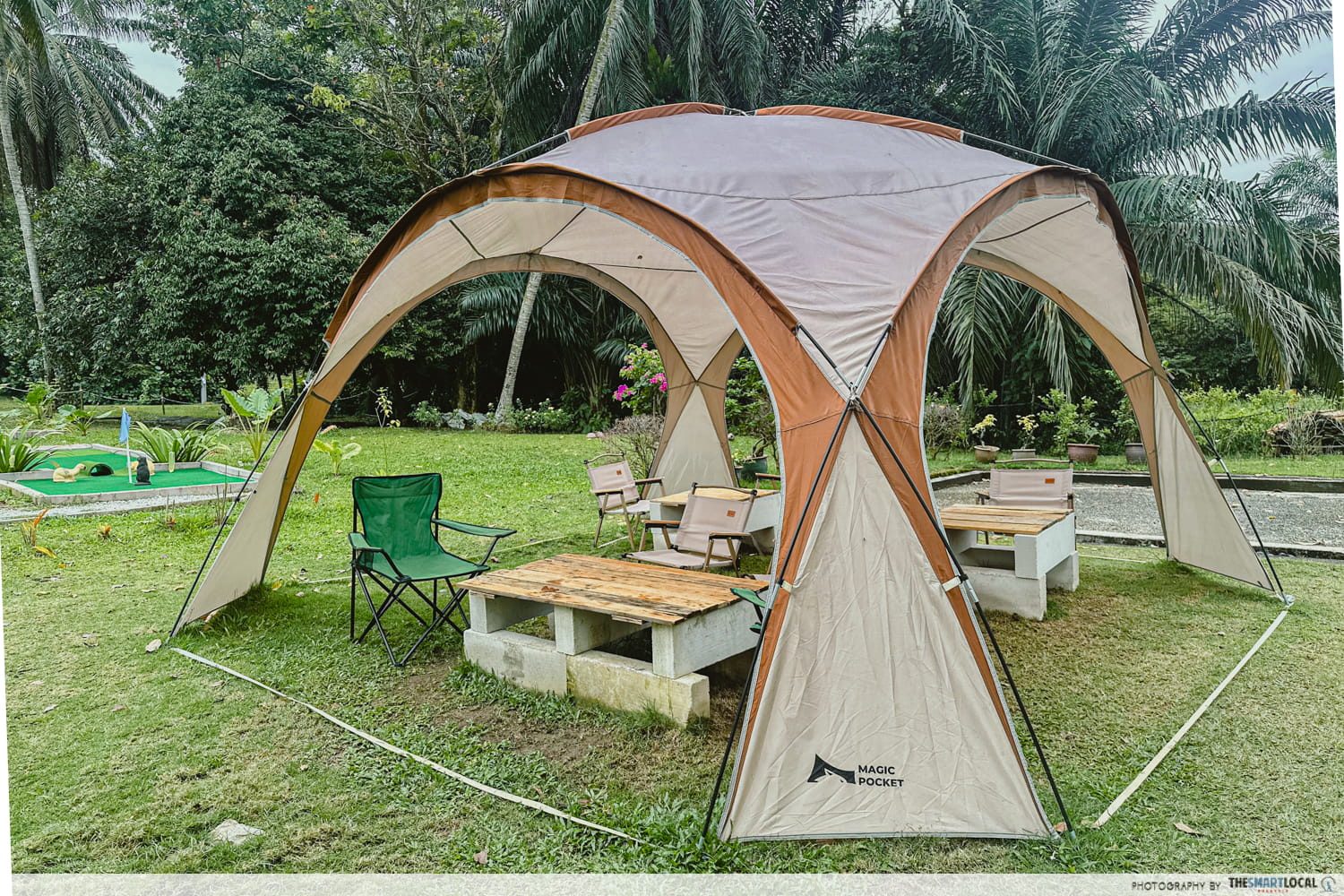 putters cafe - cafe seating