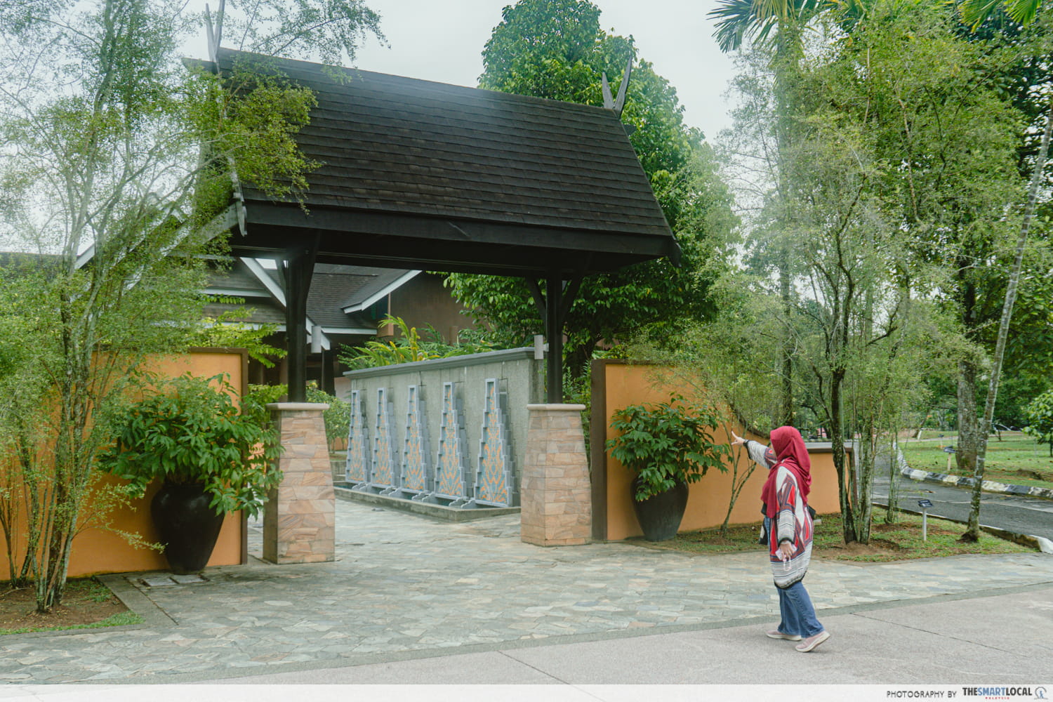 putters cafe - house entrance