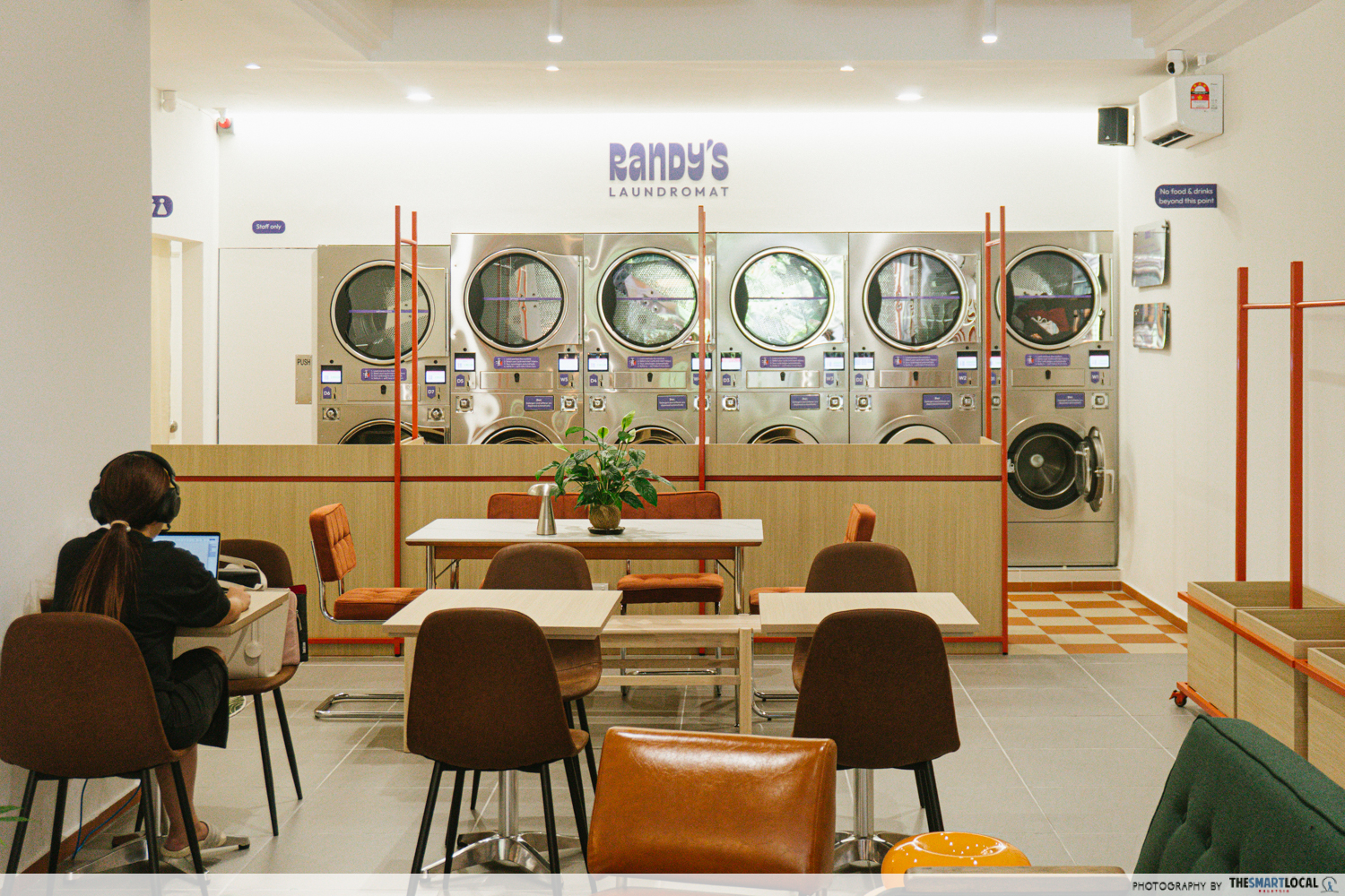 randy's laundromat - interior
