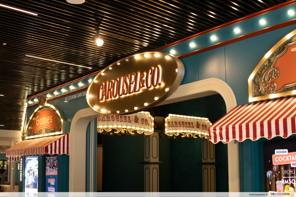 Carousel & Co. - Entrance