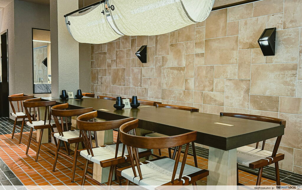 Jung Hee-In the shop