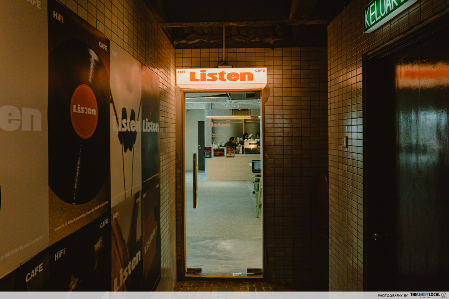 listen hifi cafe - entrance