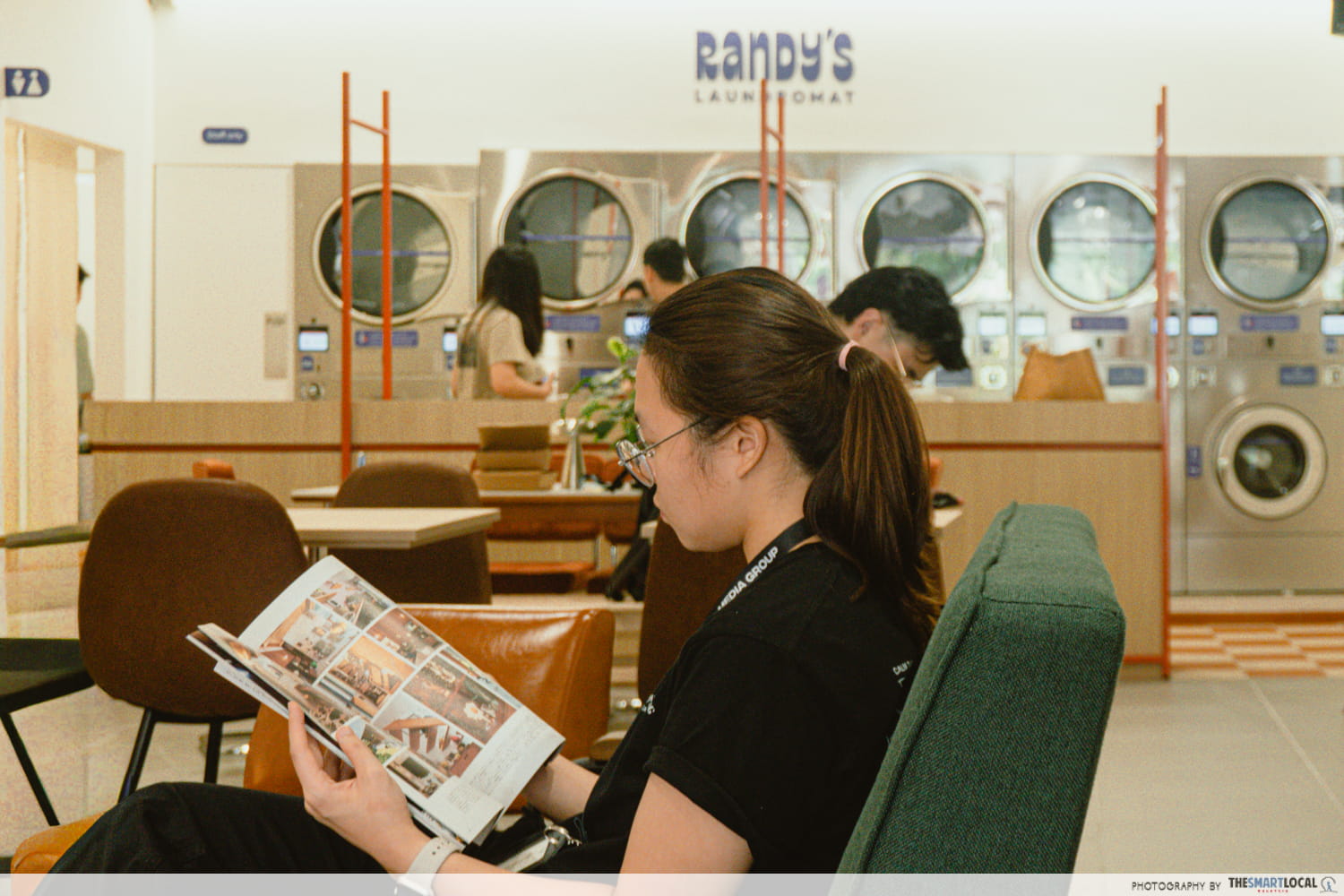 randy's laundromat - lounge