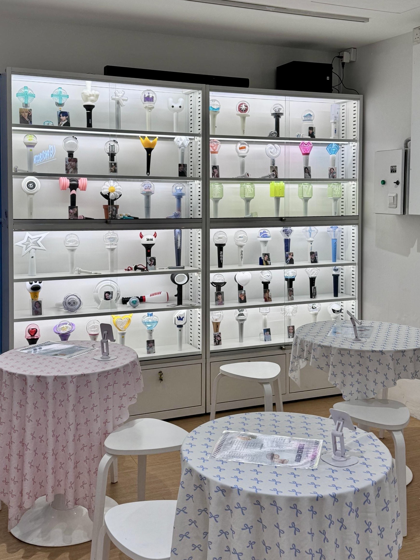 xd universe - light stick wall