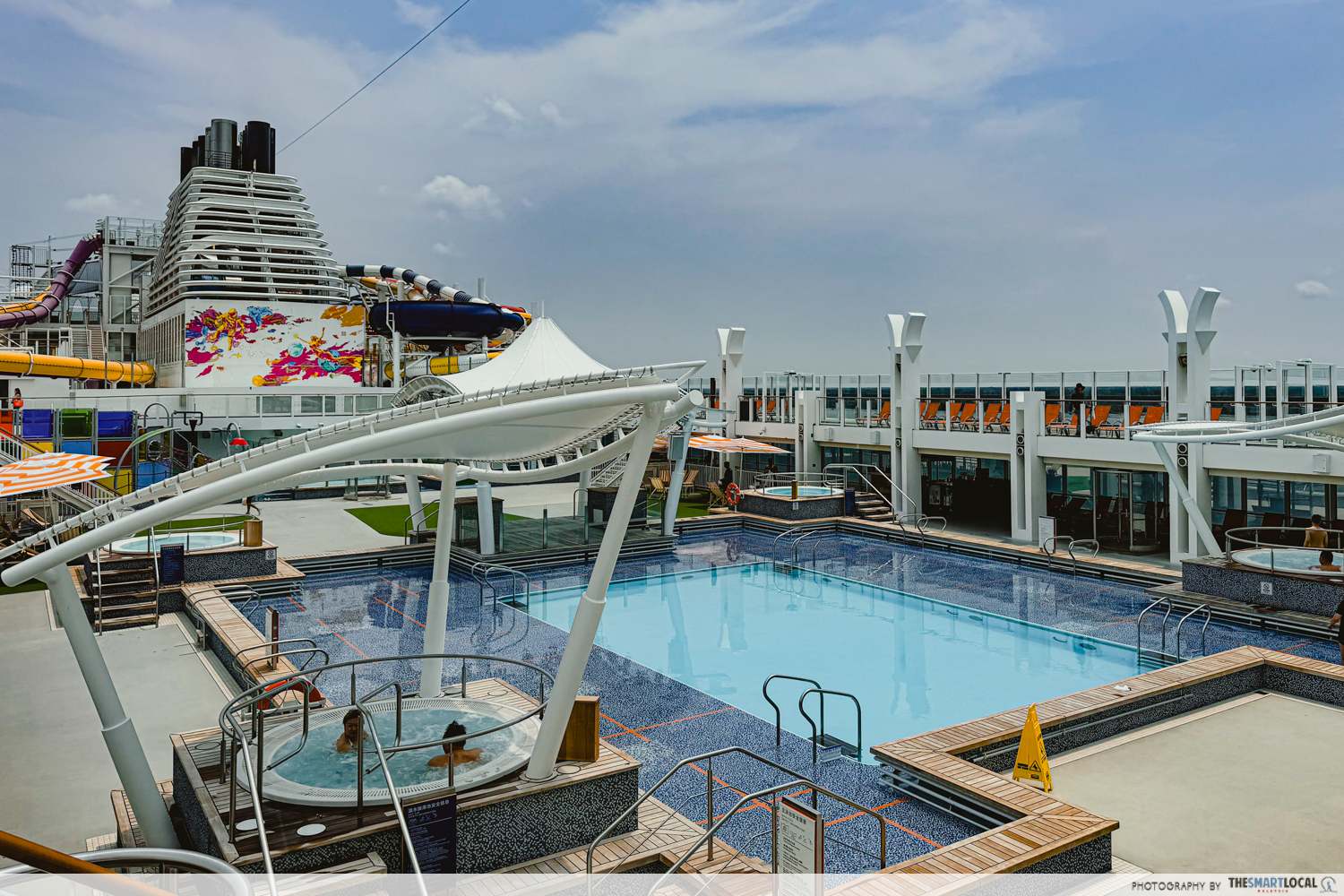 genting dream cruise - outdoor swimming pool