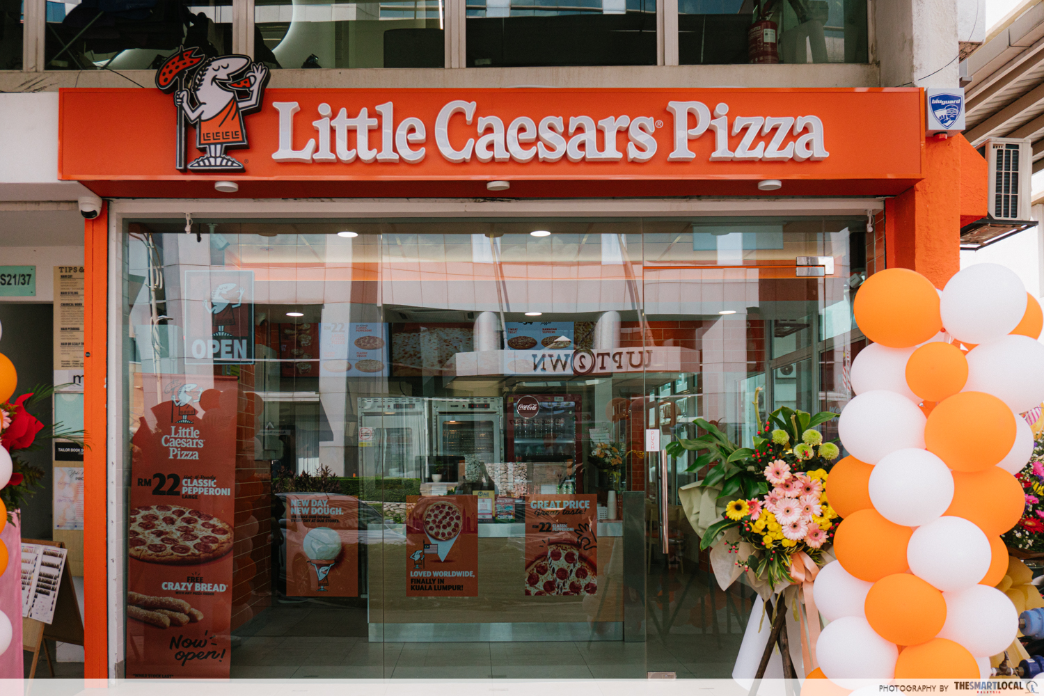 little caesars pizza malaysia - entrance