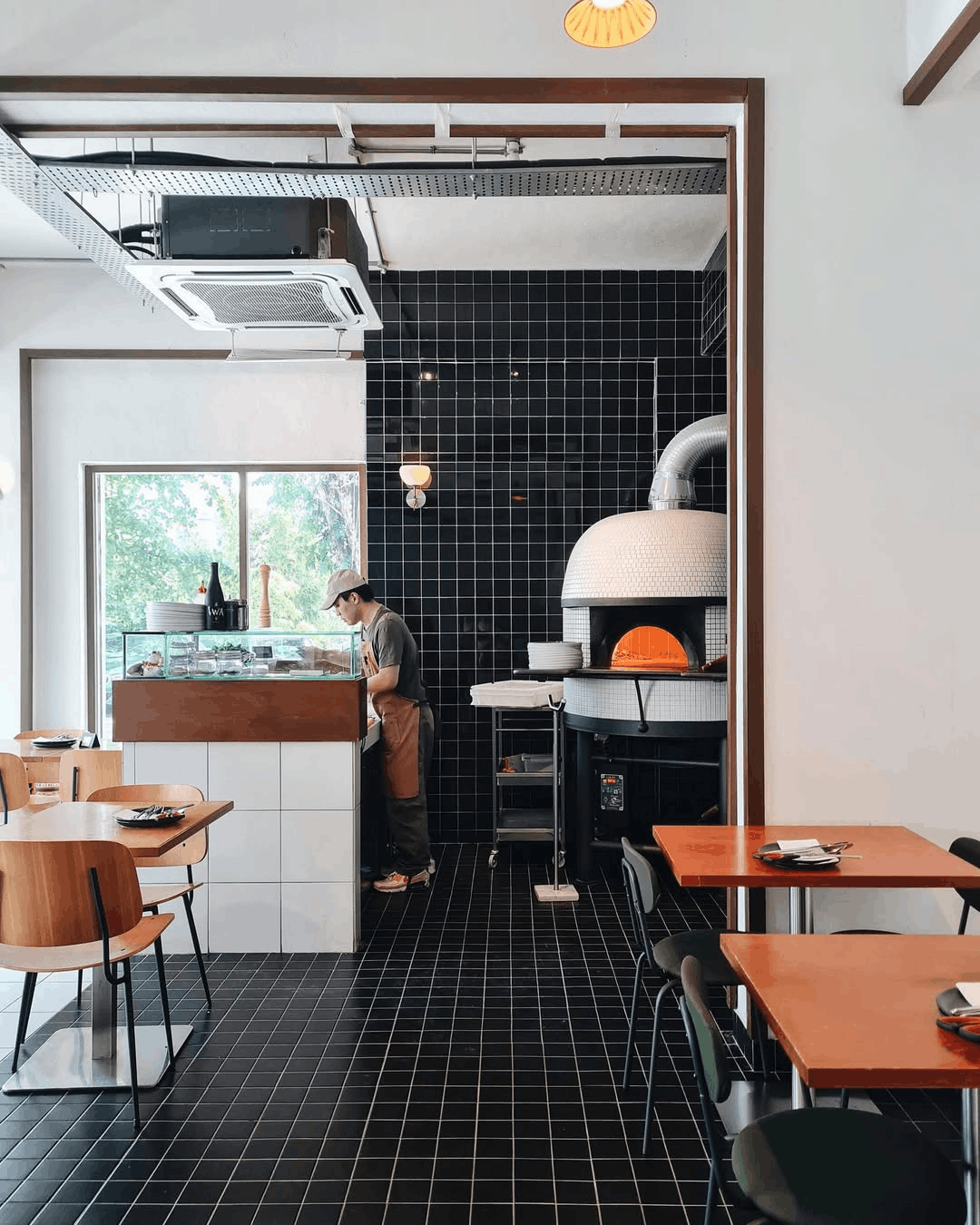 wood-fired pizza klang valley - round pizza