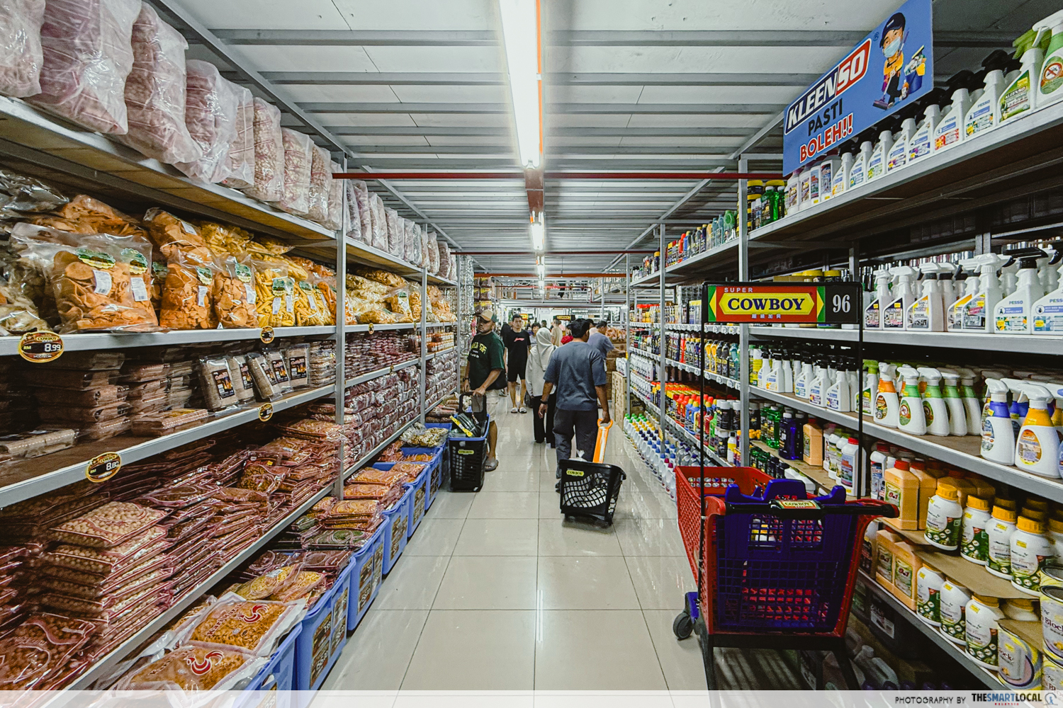 cowboy sungai besi - aisle
