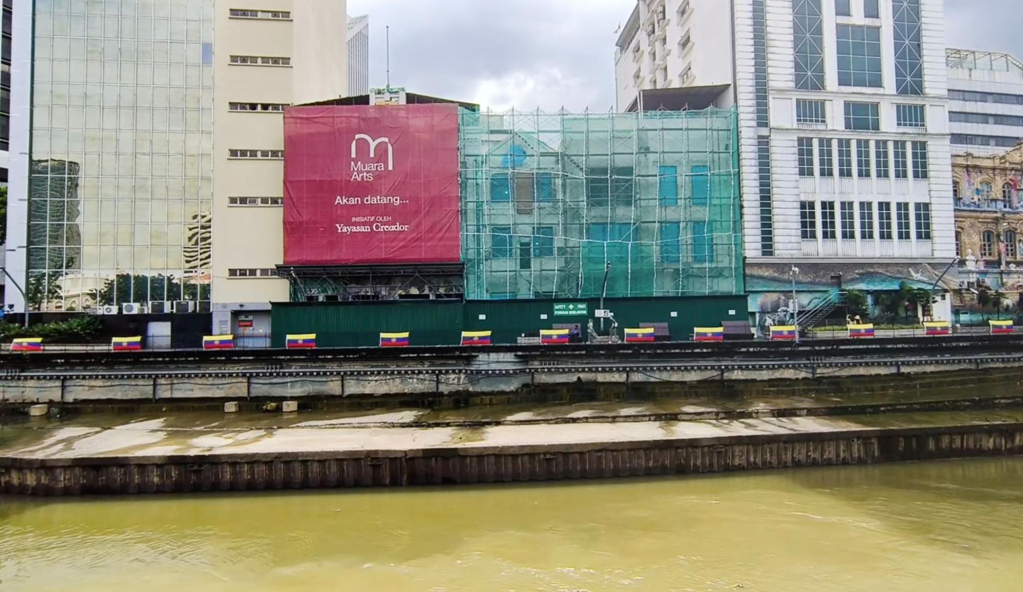 Muara Arts, Construction