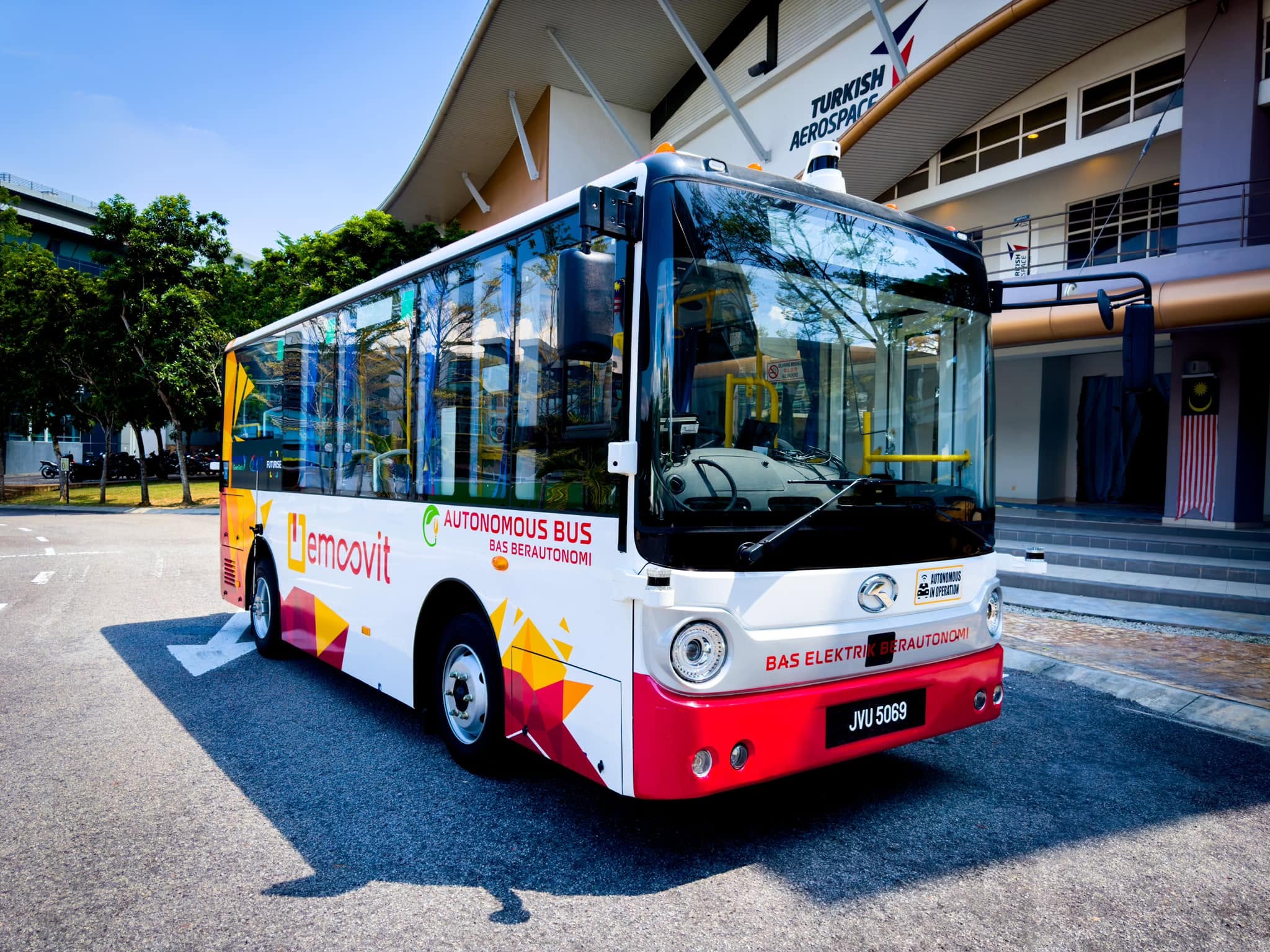 autonomous bus putrajaya - bus