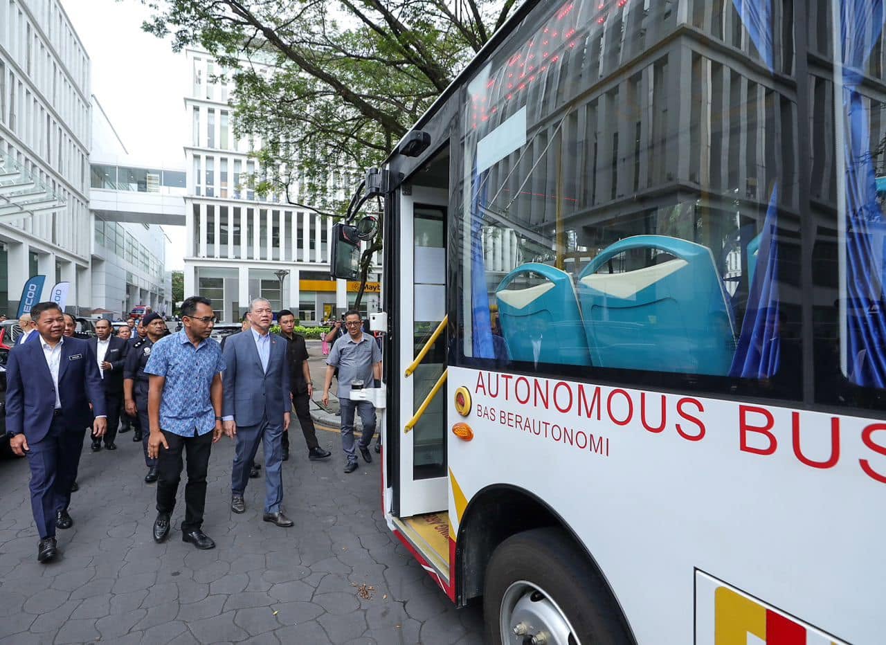 autonomous bus putrajaya - pickup
